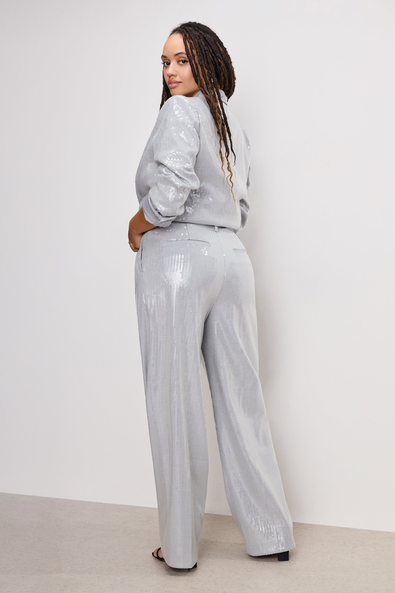 model: Size 8 | 
