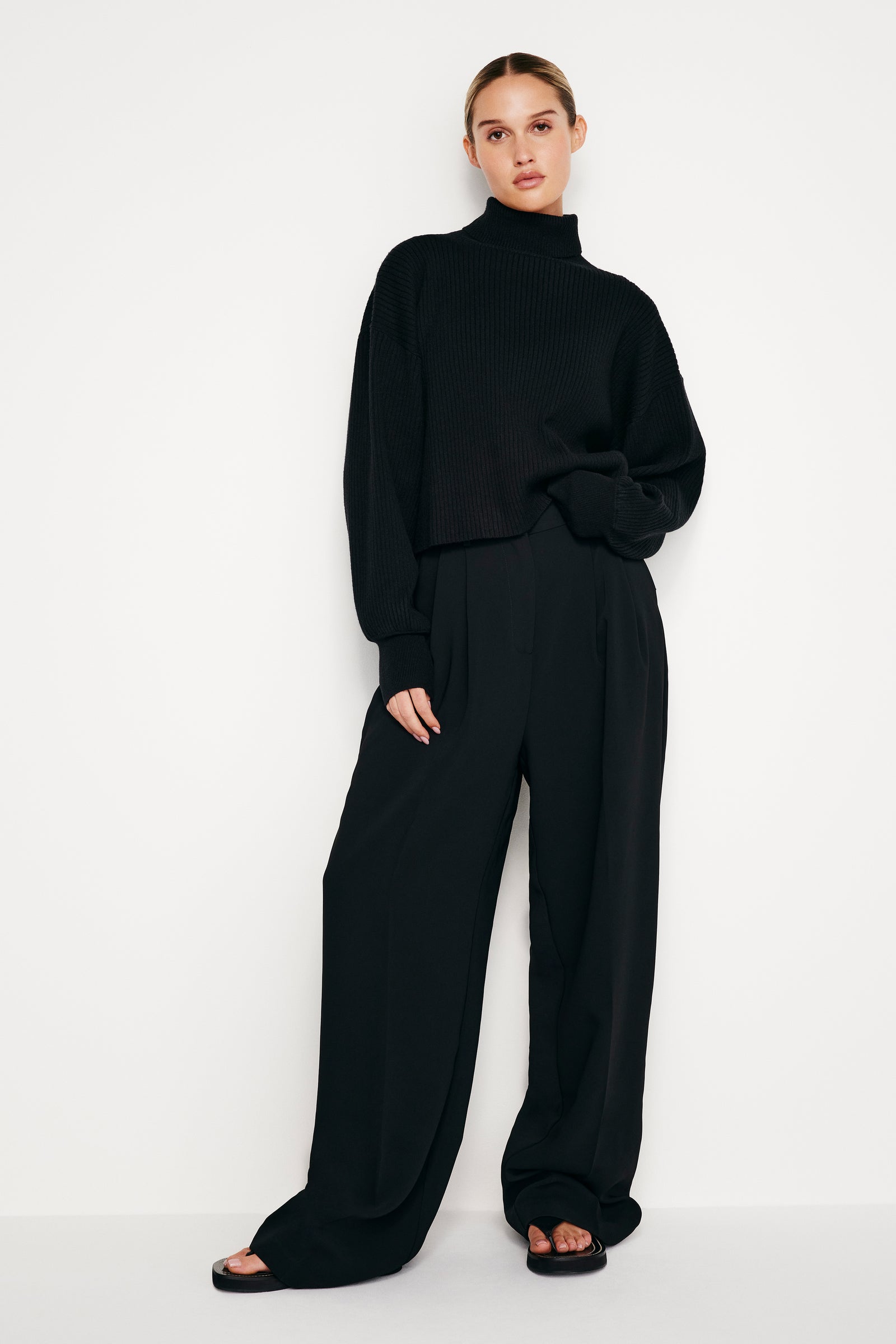 RIB MOCK NECK SWEATER | BLACK001