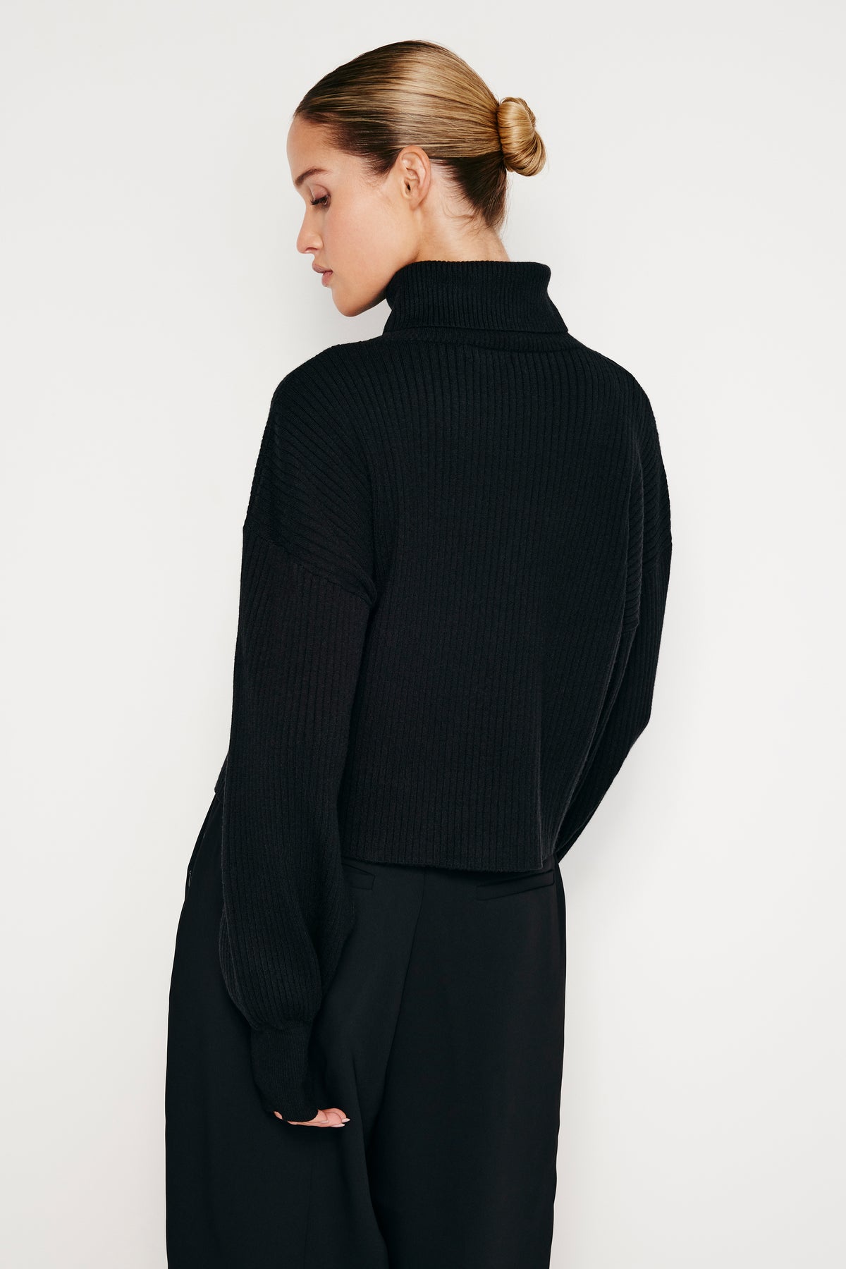 RIB MOCK NECK SWEATER | BLACK001