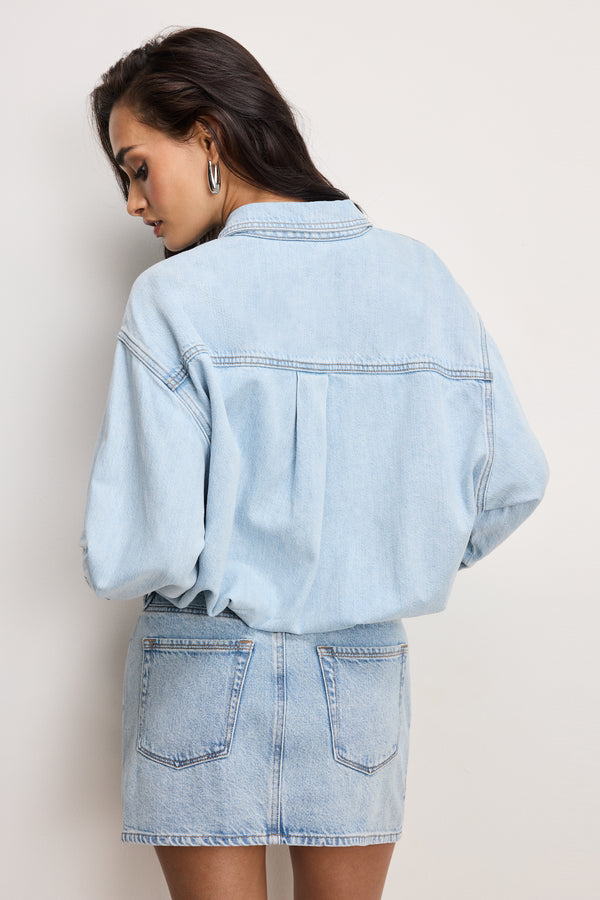 DENIM SHIRT DRESS | INDIGO795-3 | GOOD AMERICAN | MODEL