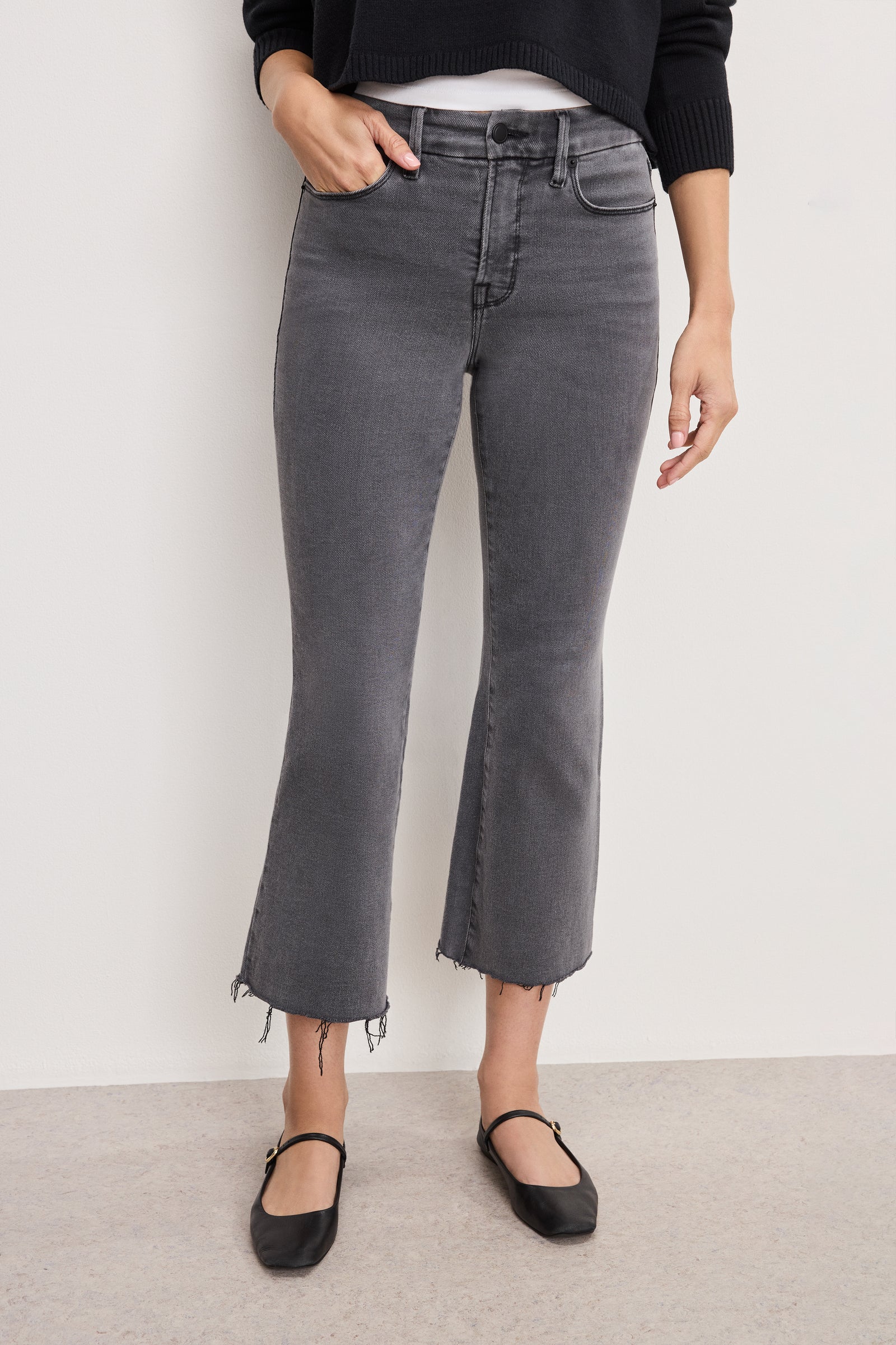 SOFT TECH GOOD LEGS CROPPED MINI BOOT JEANS | BLACK405