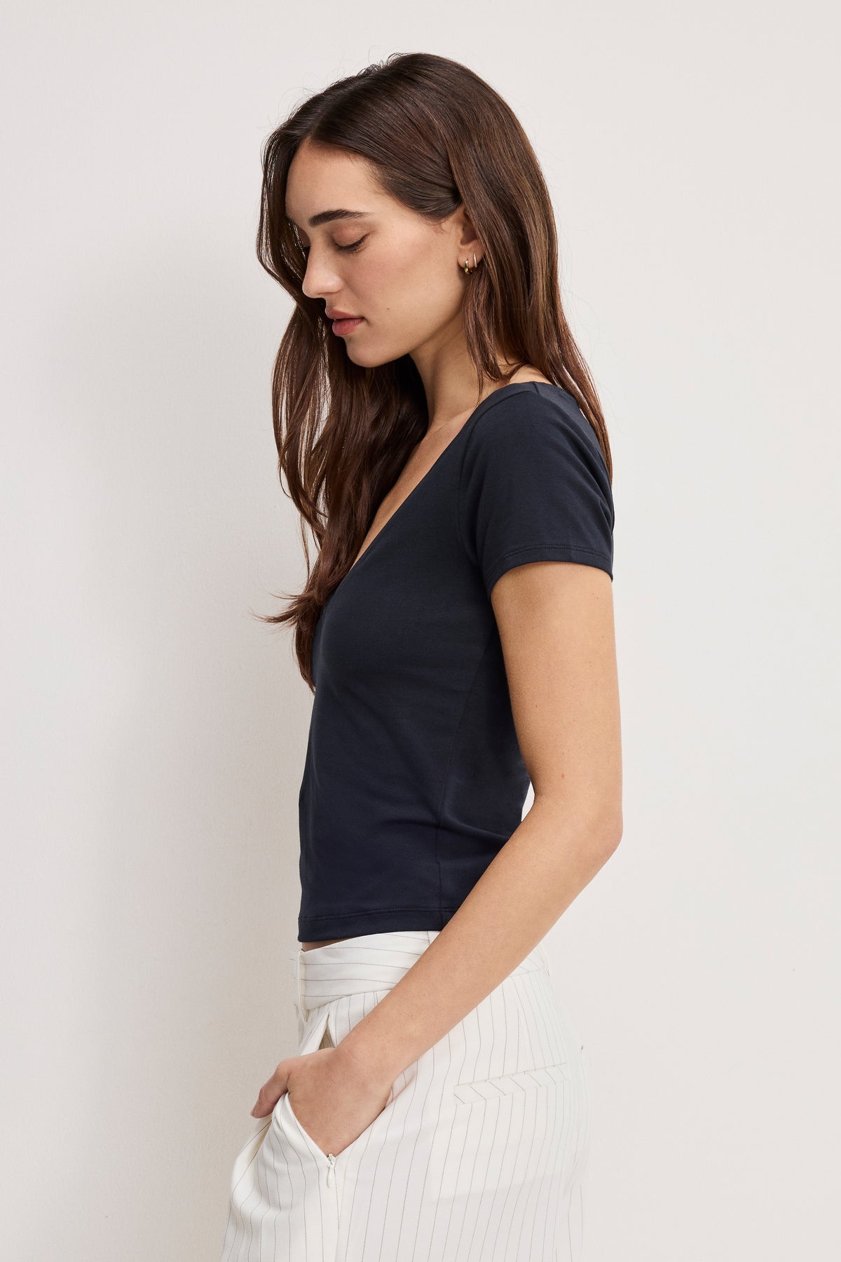 SUPER STRETCH V NECK BABY TEE | BLACK001