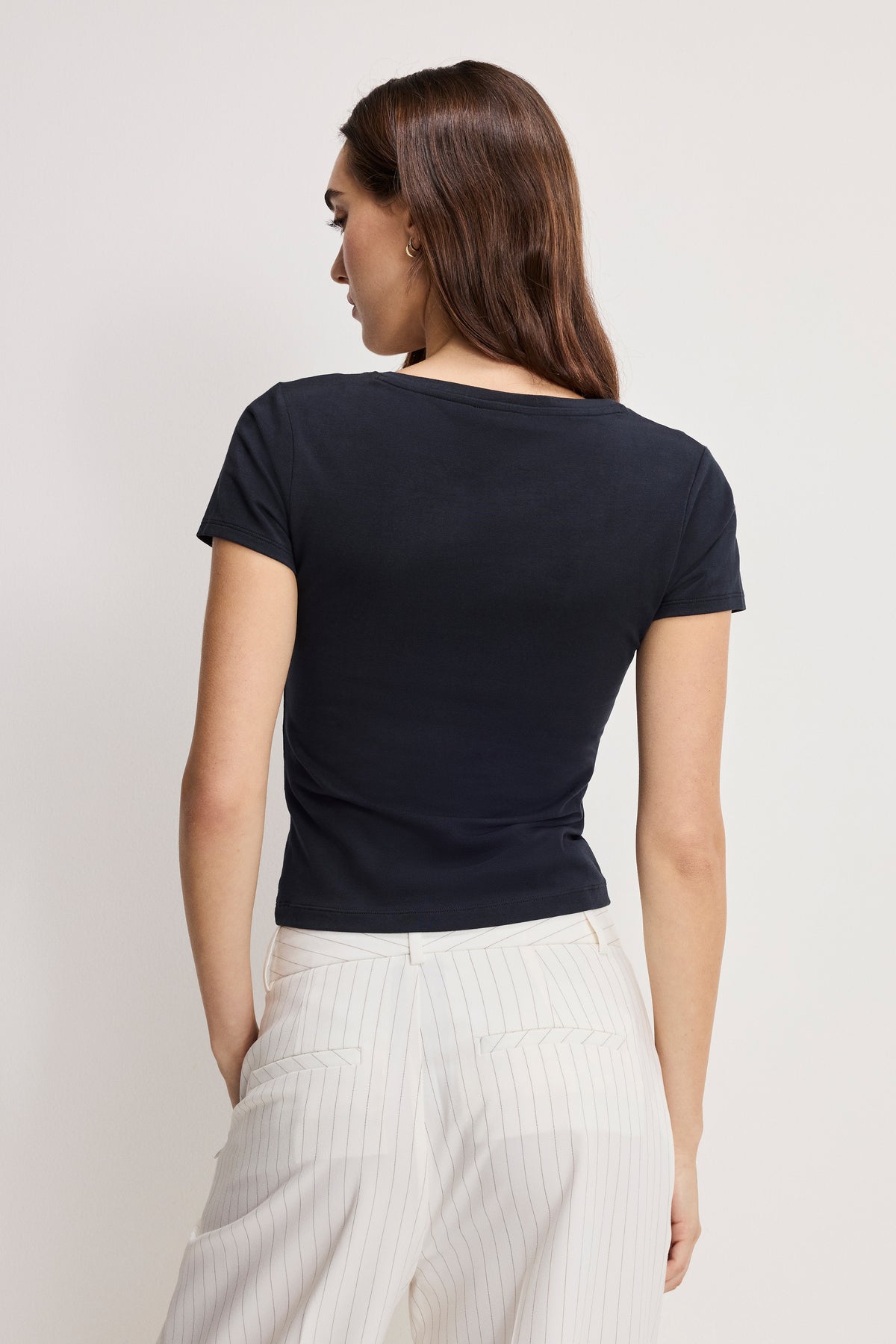 SUPER STRETCH V NECK BABY TEE | BLACK001