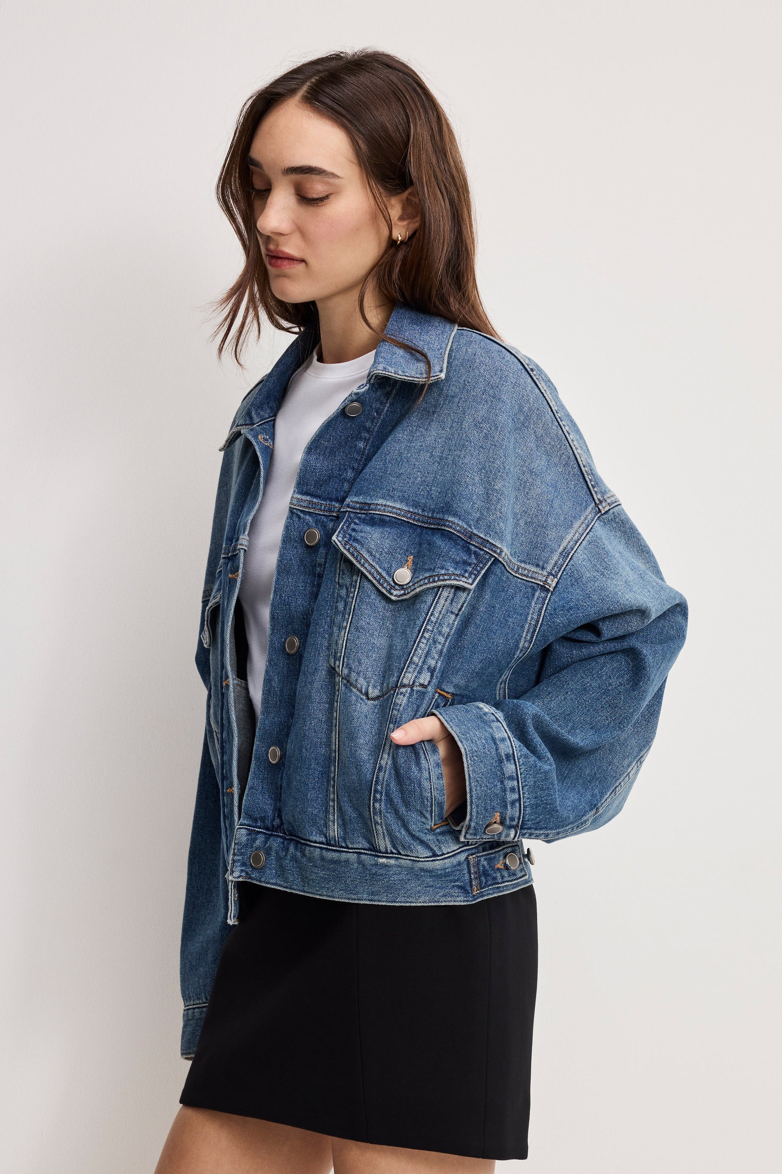 CROPPED PLEATED TRUCKER JACKET | INDIGO1100