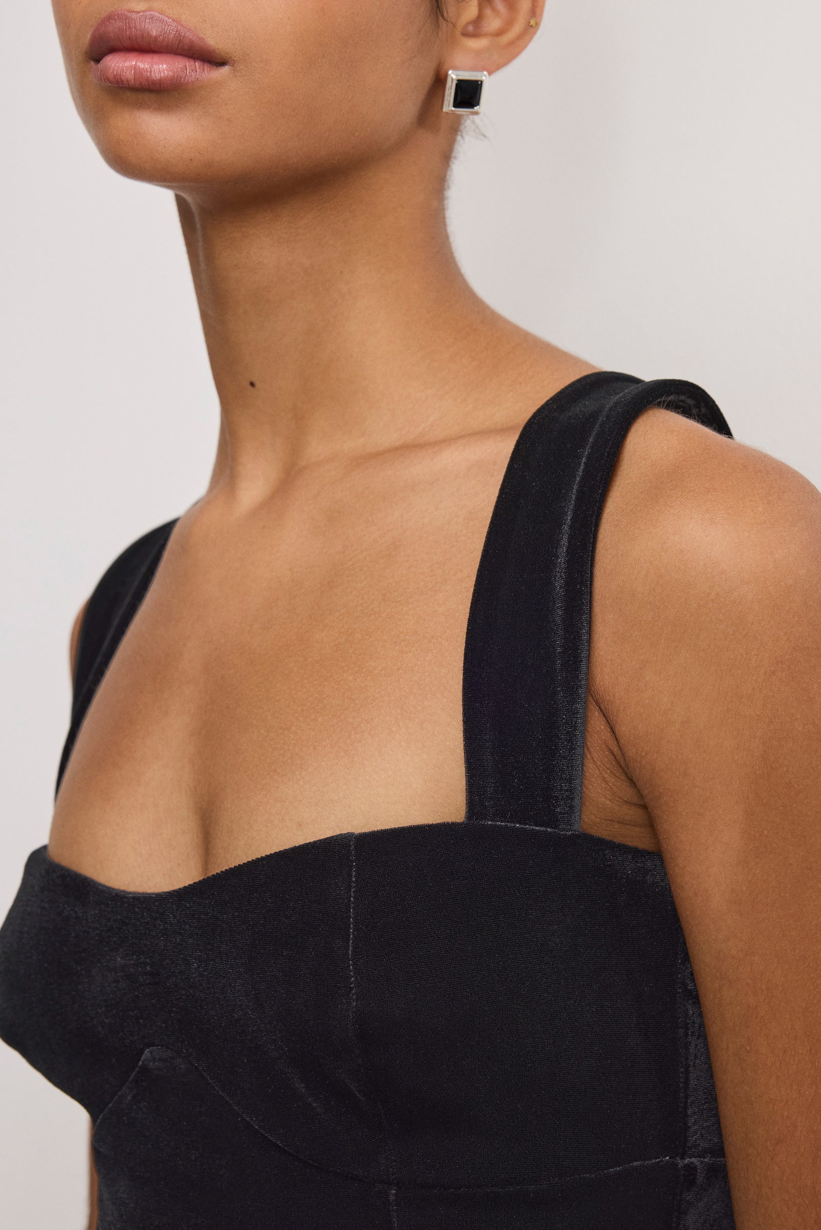 VELVET MINI DRESS | BLACK001