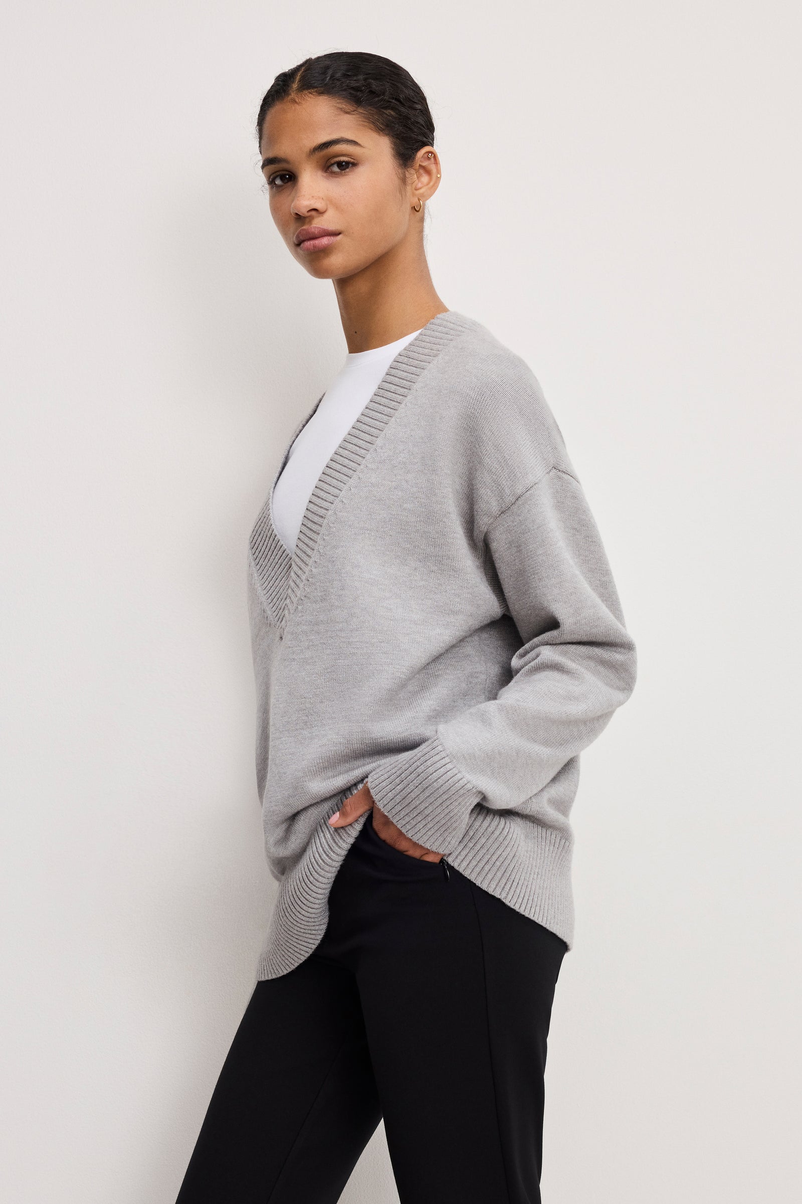 DEEP V KNIT SWEATER | MELANGE GREY
