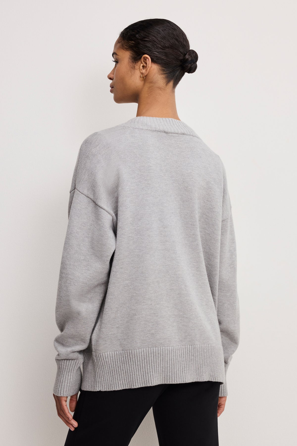 DEEP V KNIT SWEATER | MELANGE GREY