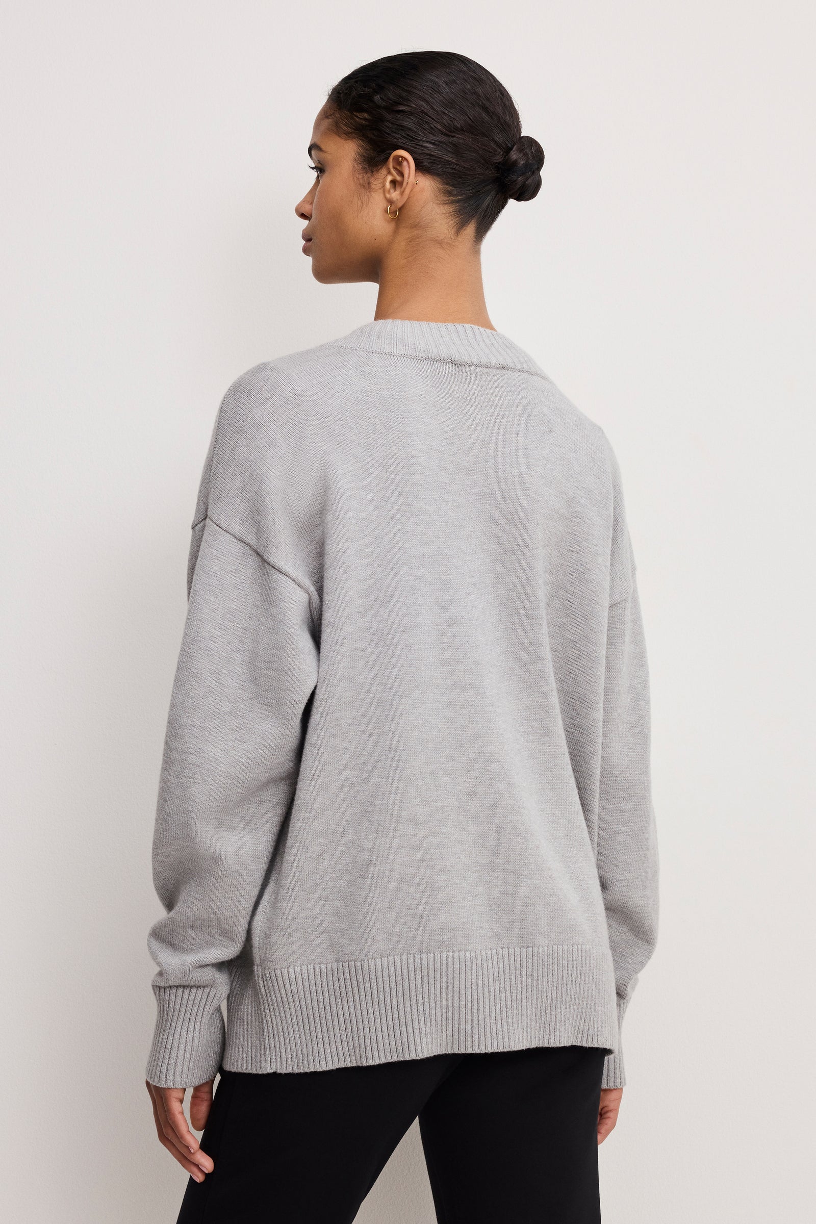 DEEP V KNIT SWEATER | MELANGE GREY