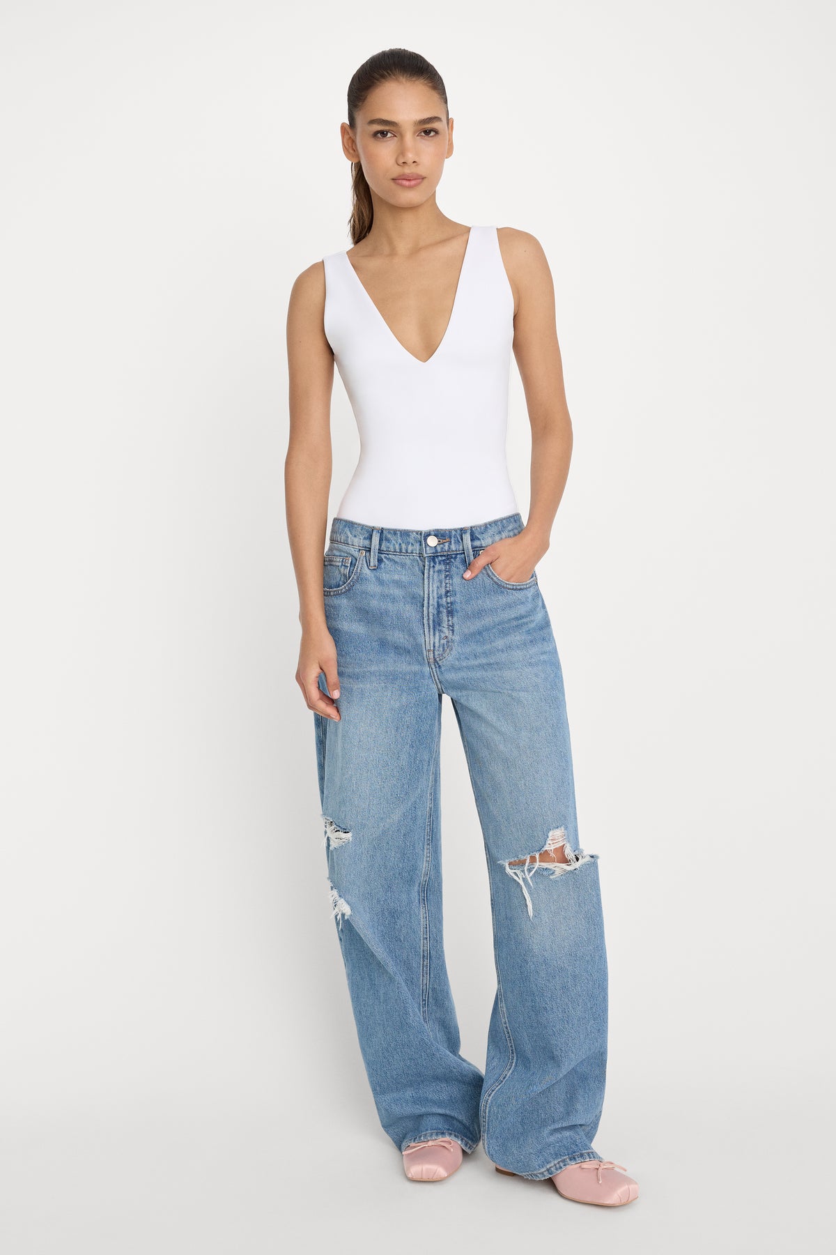 SCULPTING DEEP V BODYSUIT | WHITE001