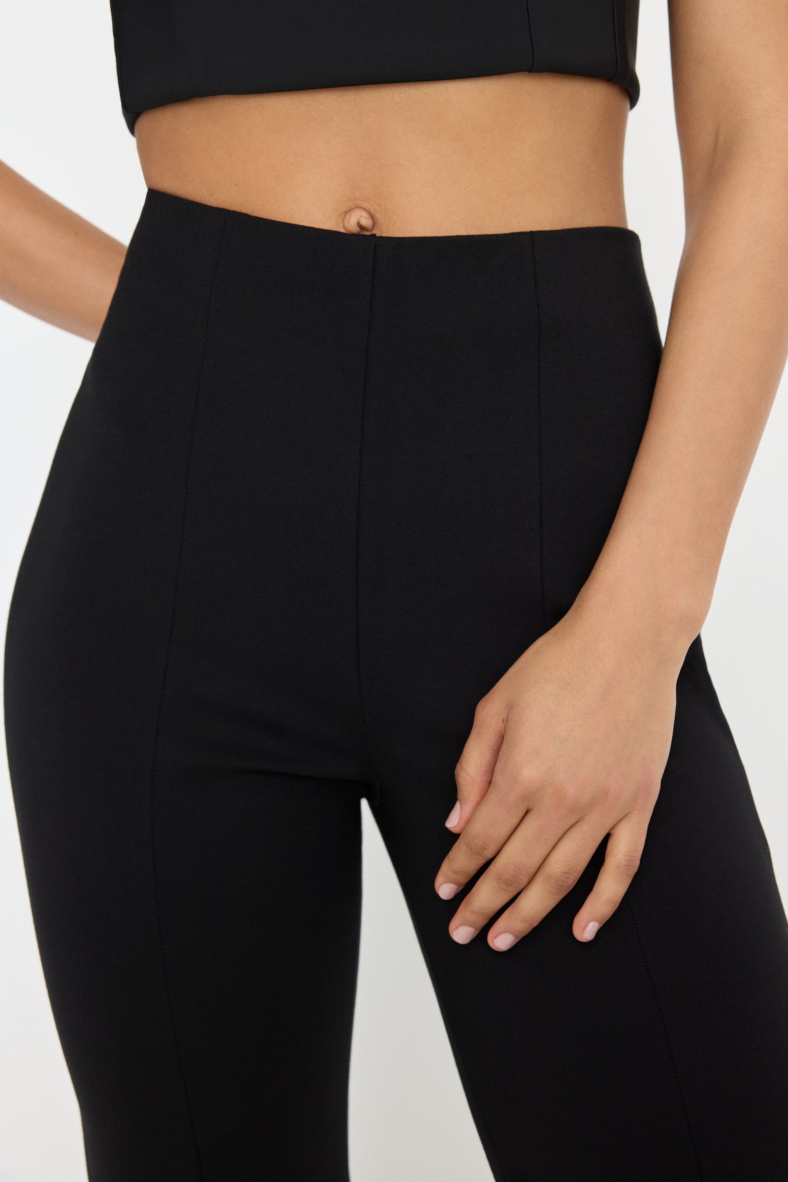 SOFT STRETCH PONTE PULL ON CAPRIS | BLACK001