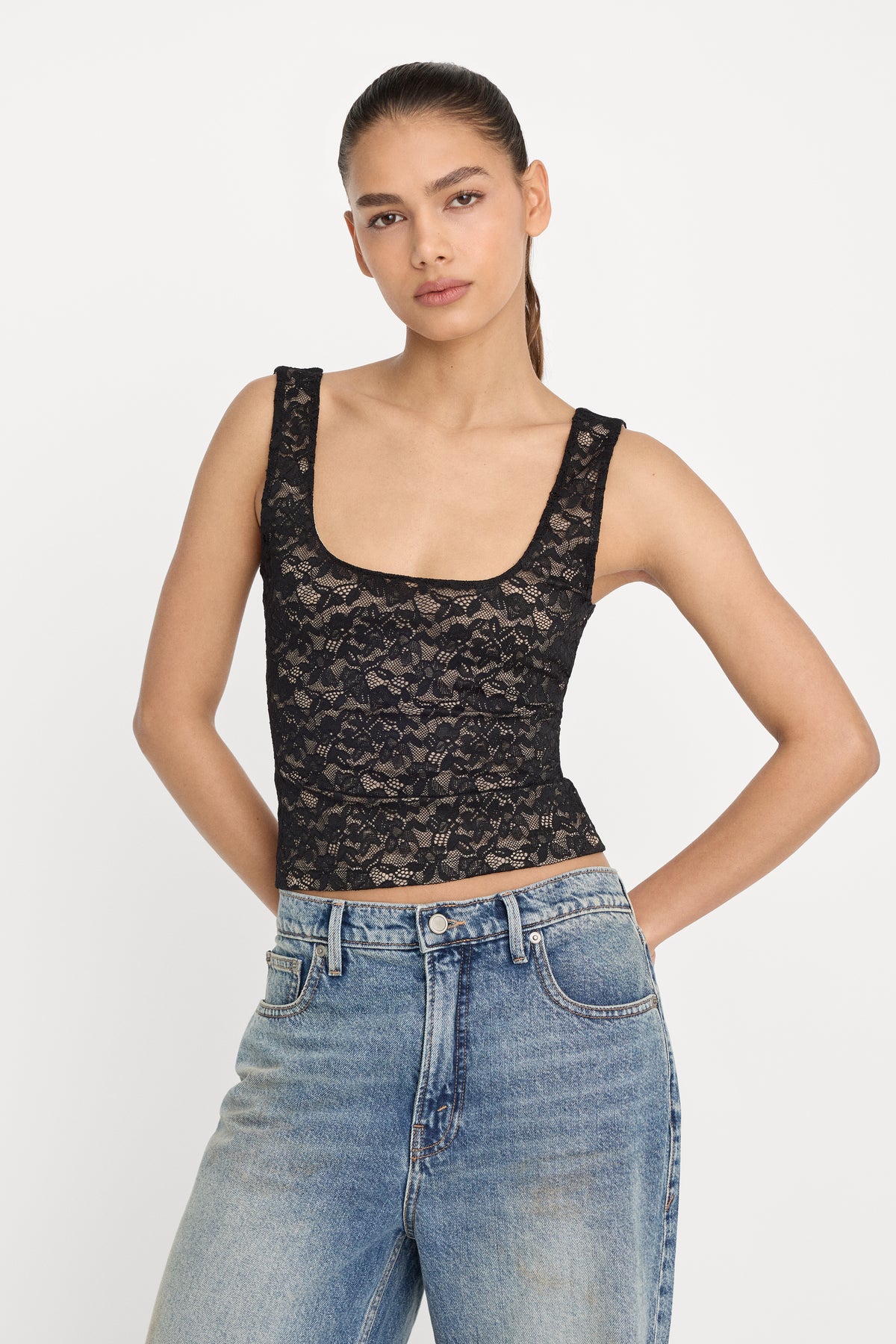 STRETCH LACE SCOOP TANK | BLACK001