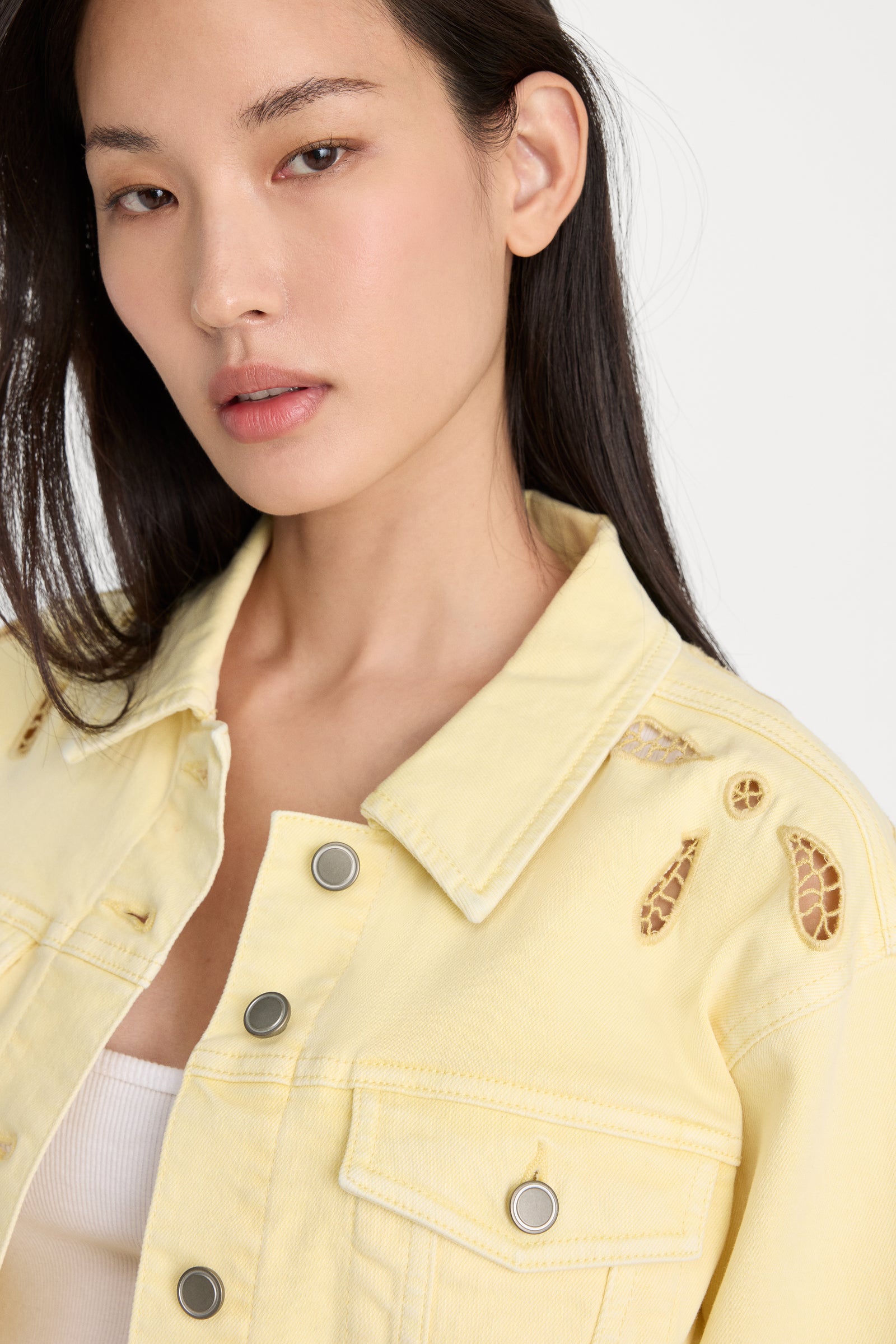 ESSENTIAL CROP DENIM JACKET EMBROIDERED | ANISE YELLOW