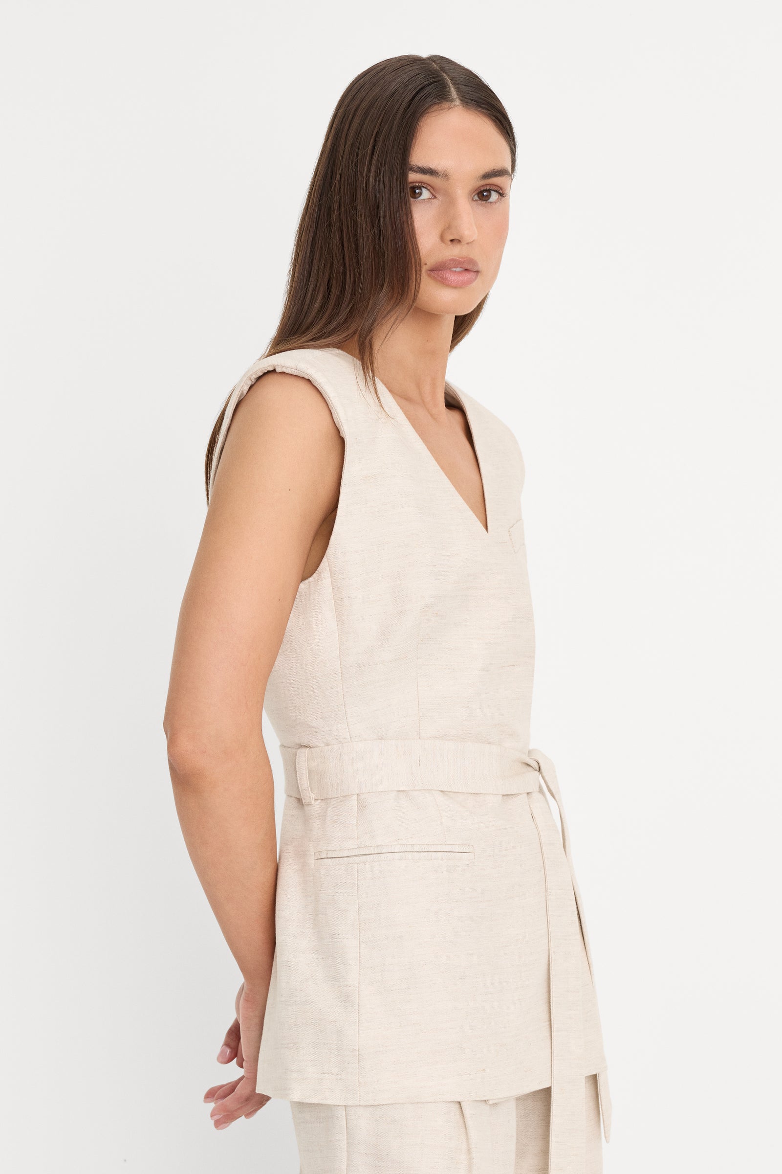 LINEN SLEEVELESS BELTED VEST | OAT