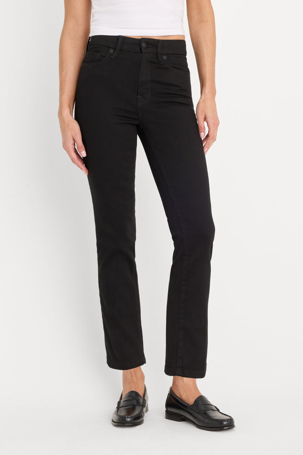 NEVER FADES GOOD LEGS STRAIGHT JEANS | BLACK001-2 | GOOD AMERICAN | MODEL