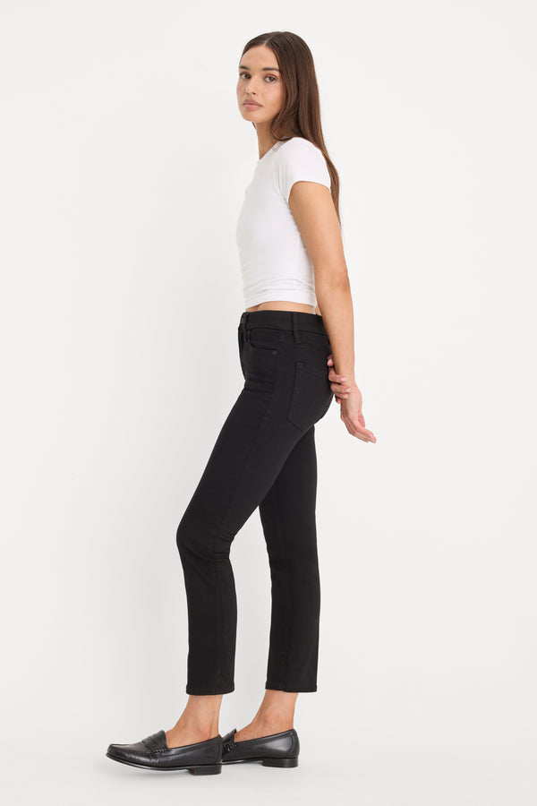 NEVER FADES GOOD LEGS STRAIGHT JEANS | BLACK001-3 | GOOD AMERICAN | MODEL