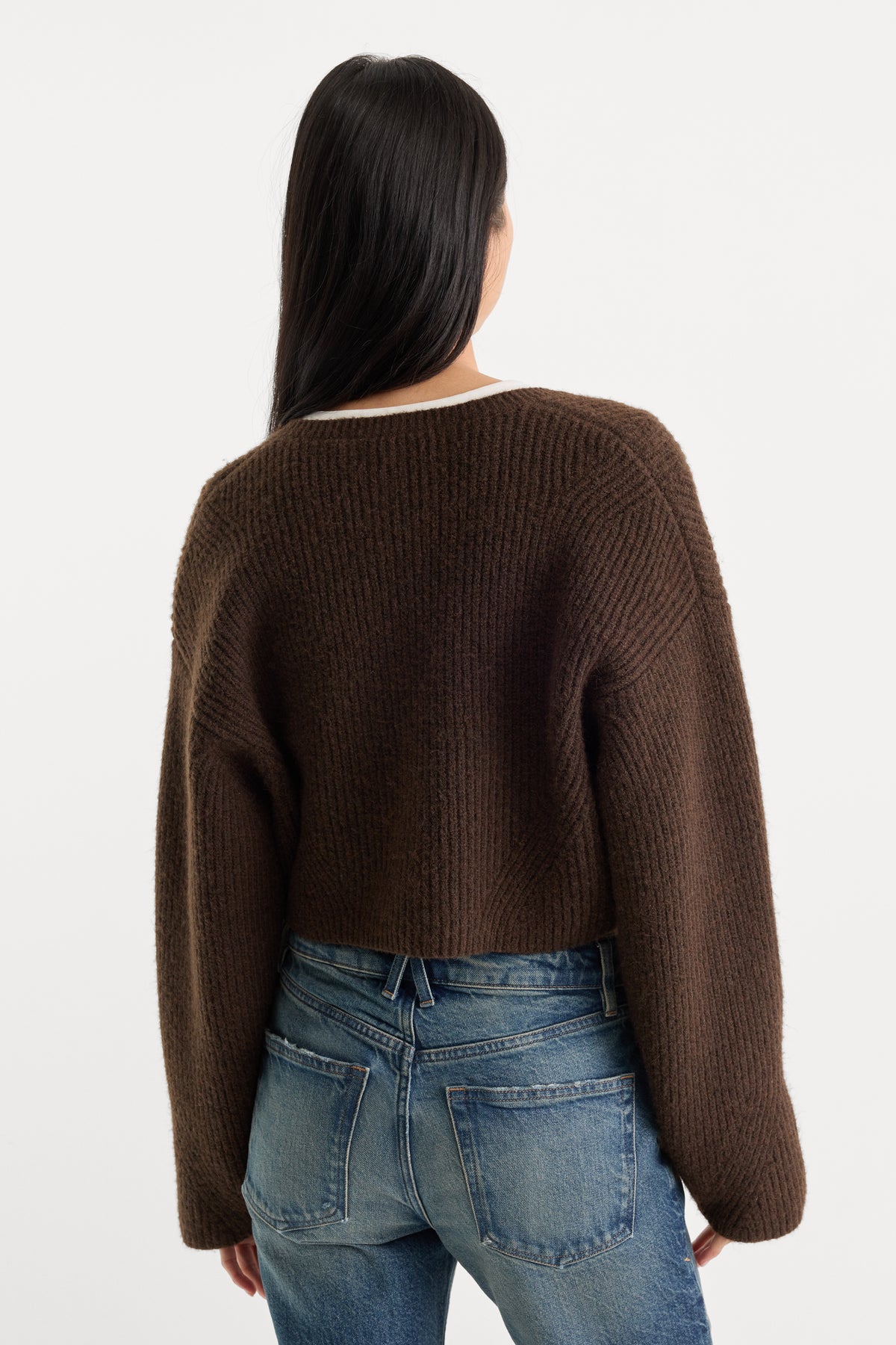 THE CHUNKY KNIT CARDIGAN | ESPRESSO-5 | GOOD AMERICAN | MODEL