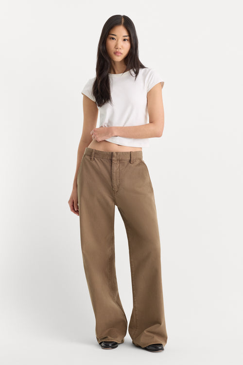 LOW SLUNG BAGGY TROUSER | TEA BARK-1 | GOOD AMERICAN | MODEL