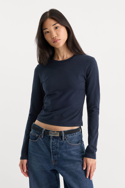 THE LONG SLEEVE BABY TEE | NEW NAVY-1 | GOOD AMERICAN | MODEL