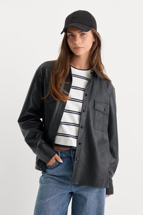 THE BETTER THAN LEATHER CLASSIC SHIRT | BLACK001-1 | GOOD AMERICAN | MODEL