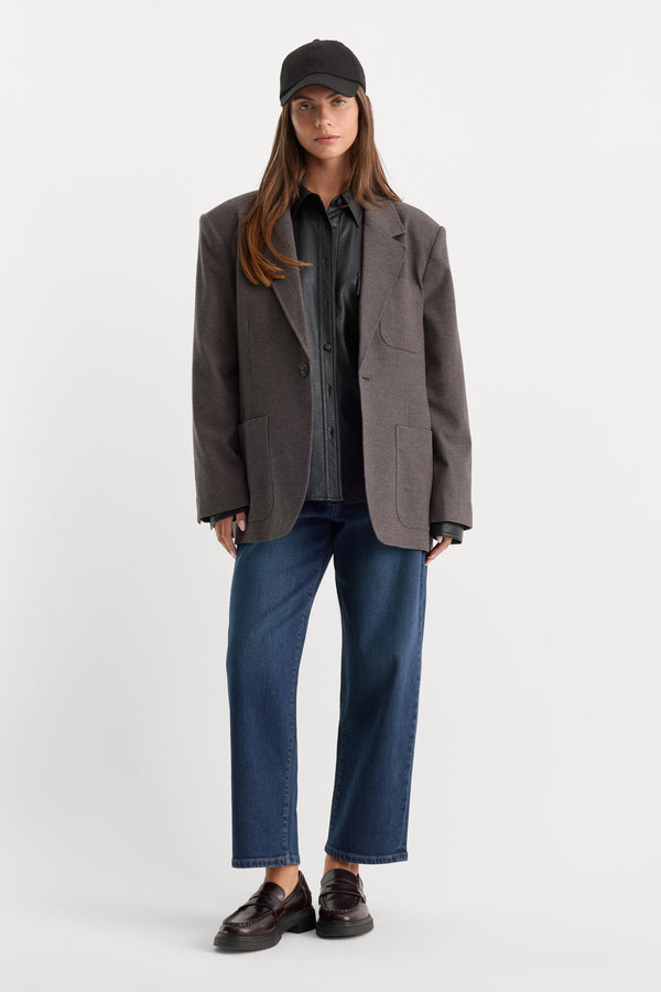 VINTAGE BARREL ANKLE JEANS | MERIDIAN-3 | GOOD AMERICAN | MODEL