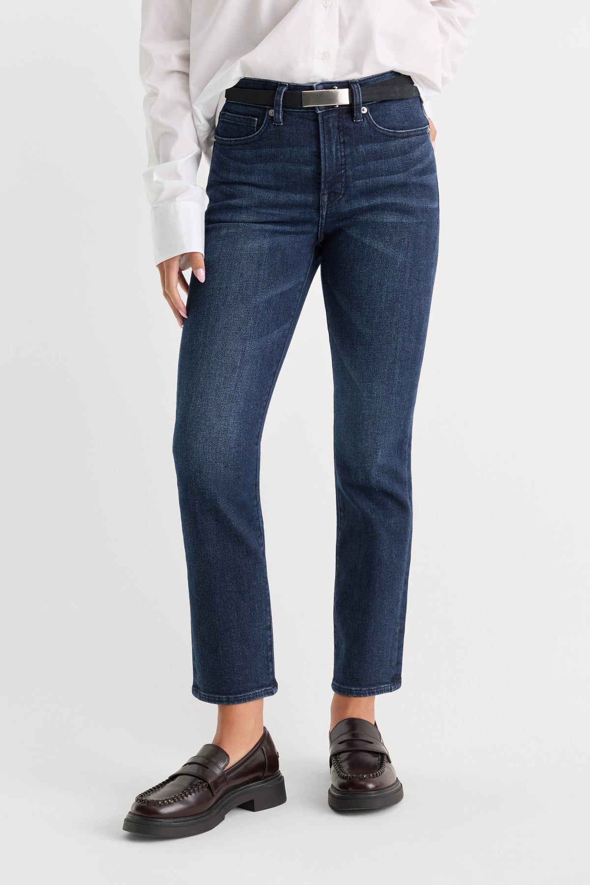 GOOD PETITE STRAIGHT JEANS | ATLAS BLUE-1 | GOOD AMERICAN | MODEL