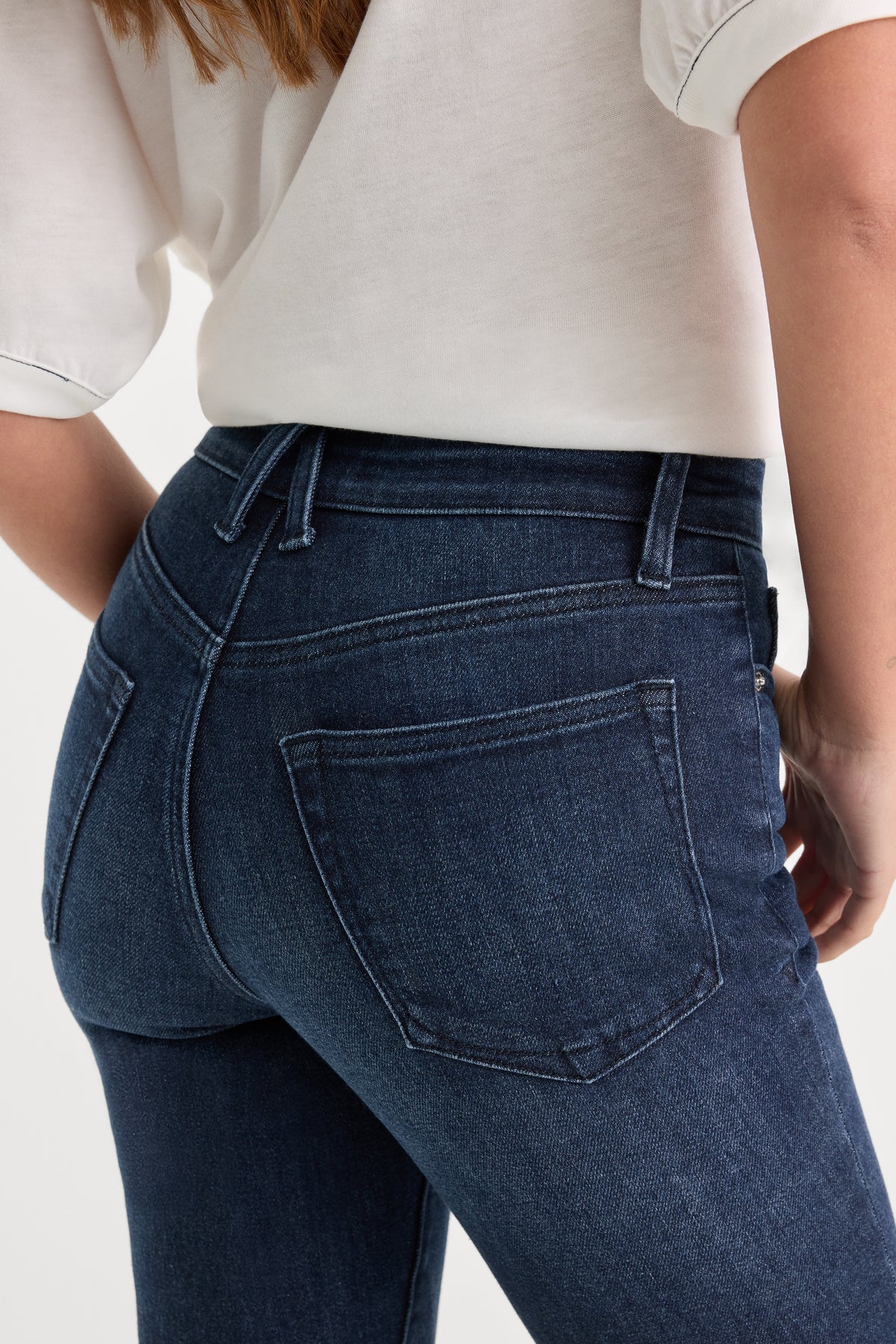 GOOD PETITE STRAIGHT JEANS | ATLAS BLUE-6 | GOOD AMERICAN | MODEL