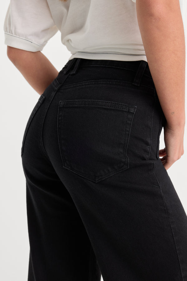 PATCH POCKET GOOD WAIST PALAZZO JEANS | BLACK001-6 | GOOD AMERICAN | MODEL