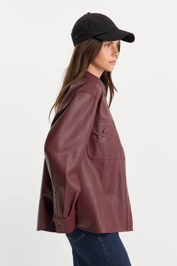 THE BETTER THAN LEATHER CLASSIC SHIRT | BERRY NOIR-2 | GOOD AMERICAN | MODEL