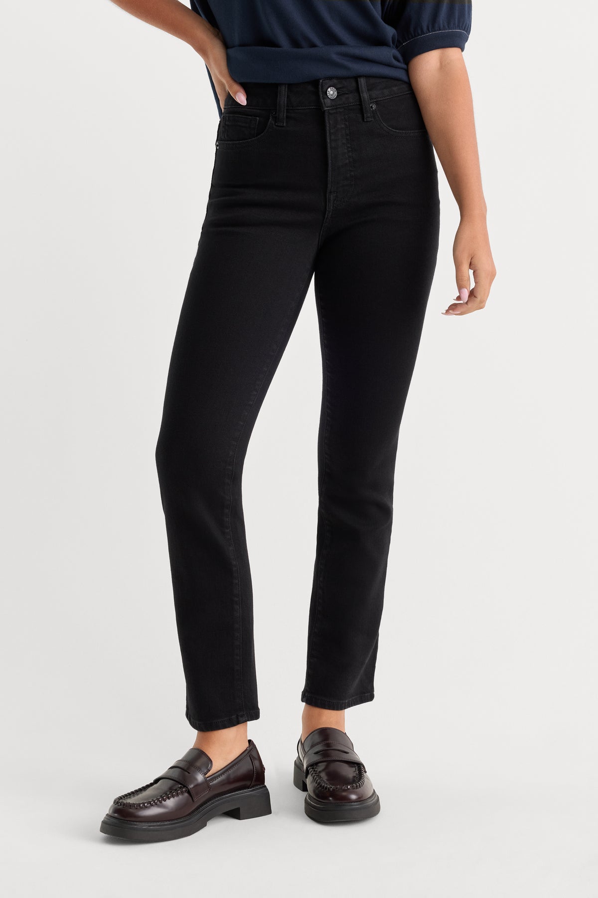 SOFT TECH GOOD LEGS STRAIGHT JEANS|BLACK001-2 | GOOD AMERICAN | MODEL