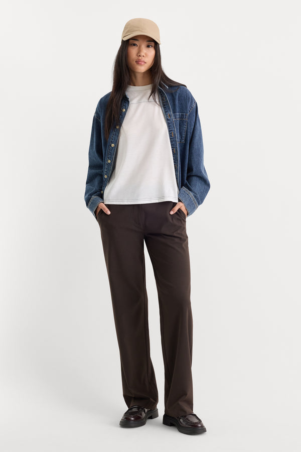 THE LOW RISE STRAIGHT LEG TROUSER | ESPRESSO-1 | GOOD AMERICAN | MODEL