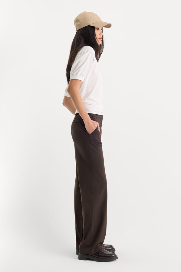 THE LOW RISE STRAIGHT LEG TROUSER | ESPRESSO-4 | GOOD AMERICAN | MODEL