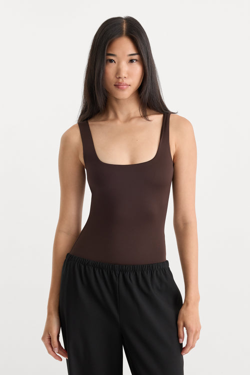 THE SCULPTING MODERN TANK BODYSUIT | ESPRESSO-1 | GOOD AMERICAN | MODEL