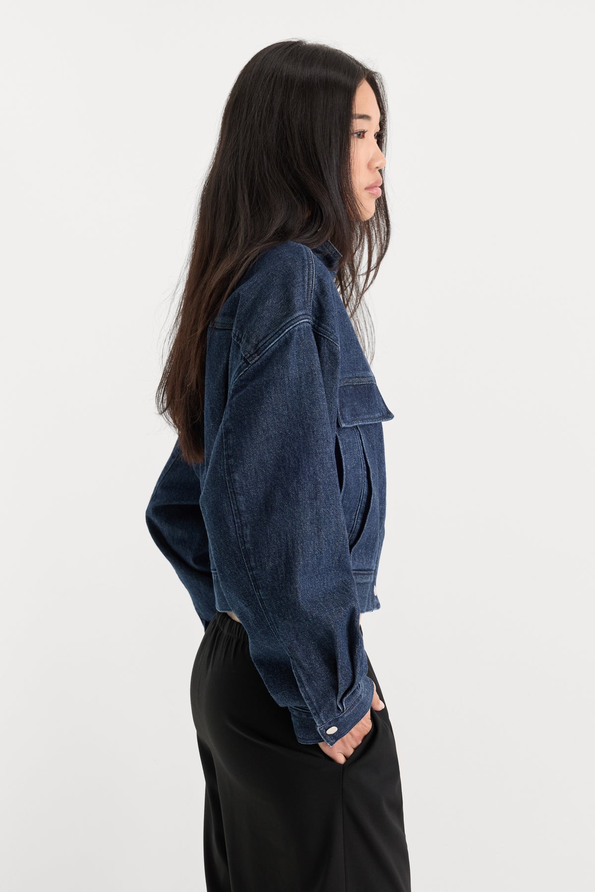 THE DENIM BOMBER JACKET | QUIRKY-2 | GOOD AMERICAN | MODEL