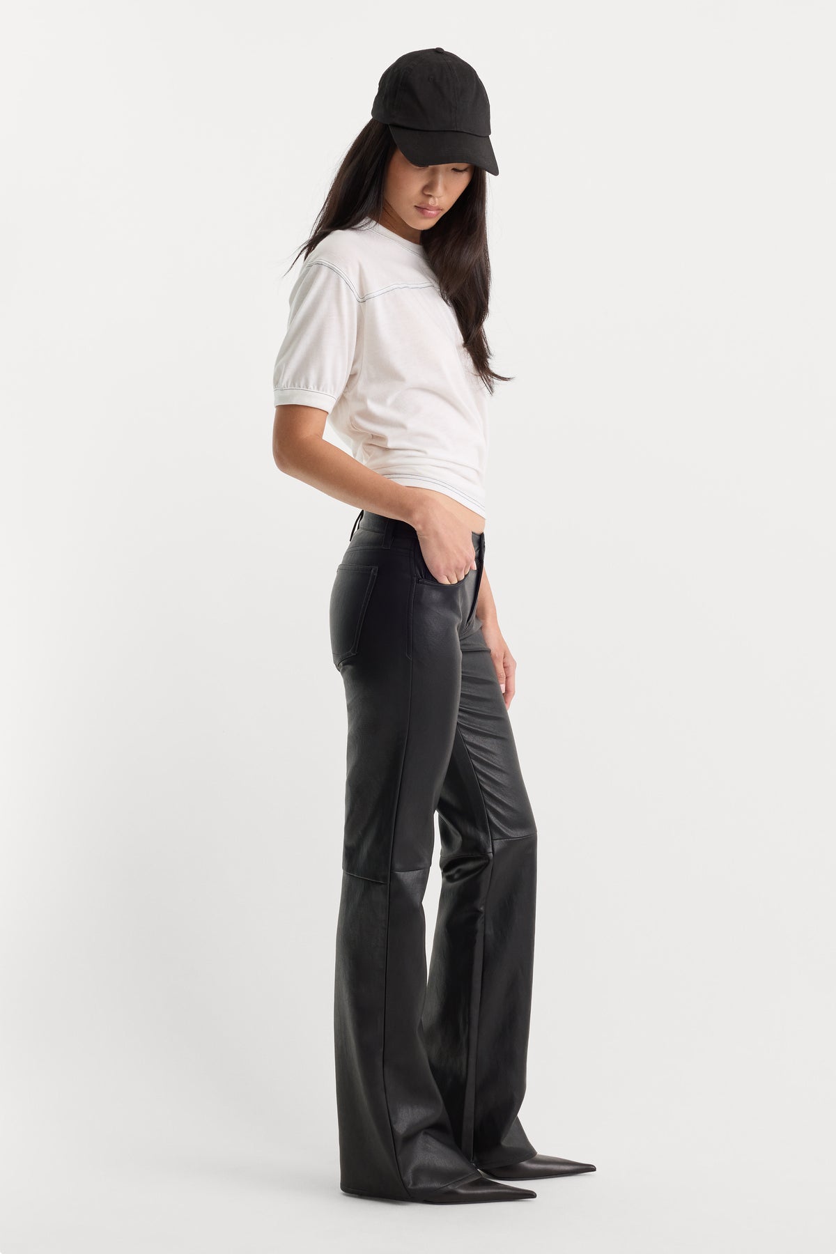 BETTER THAN LEATHER LOW RISE BOOTCUT | BLACK001-2 | GOOD AMERICAN | MODEL