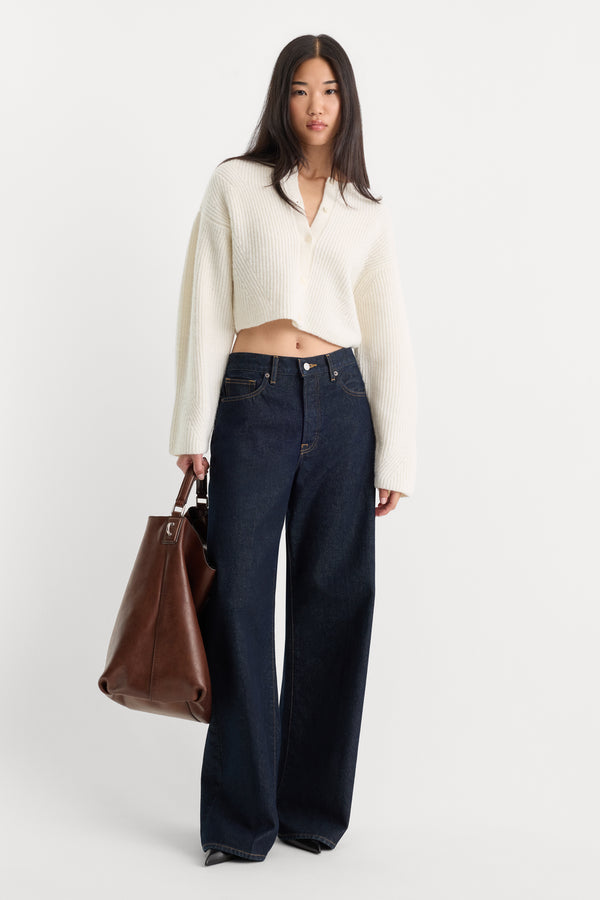 THE CHUNKY KNIT CARDIGAN | CHALK-7 | GOOD AMERICAN | MODEL