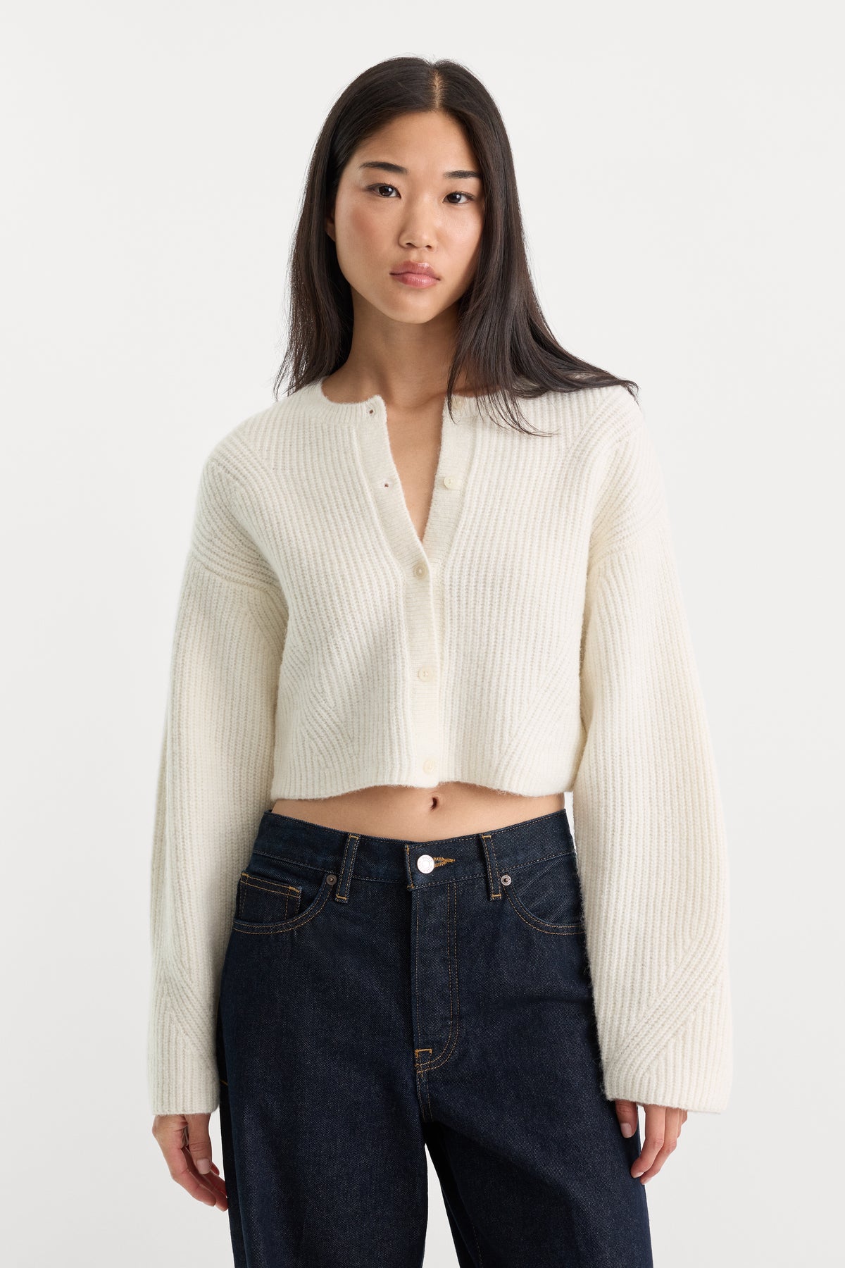 THE CHUNKY KNIT CARDIGAN | CHALK-3 | GOOD AMERICAN | MODEL