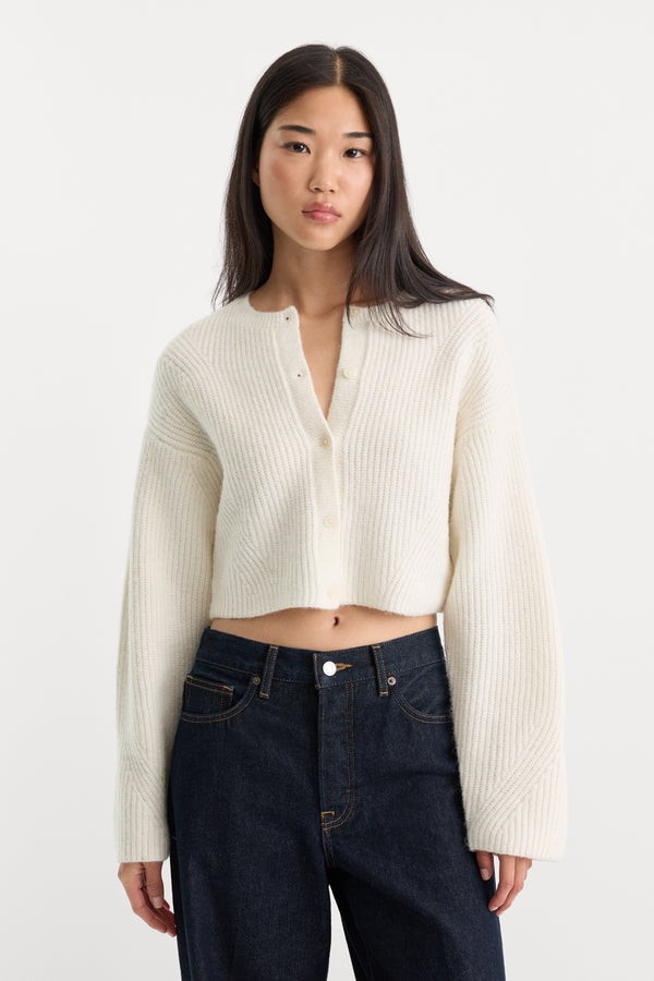 THE CHUNKY KNIT CARDIGAN | CHALK-3 | GOOD AMERICAN | MODEL