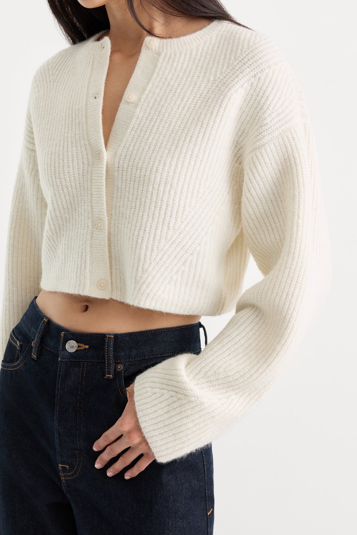THE CHUNKY KNIT CARDIGAN | CHALK-5 | GOOD AMERICAN | MODEL