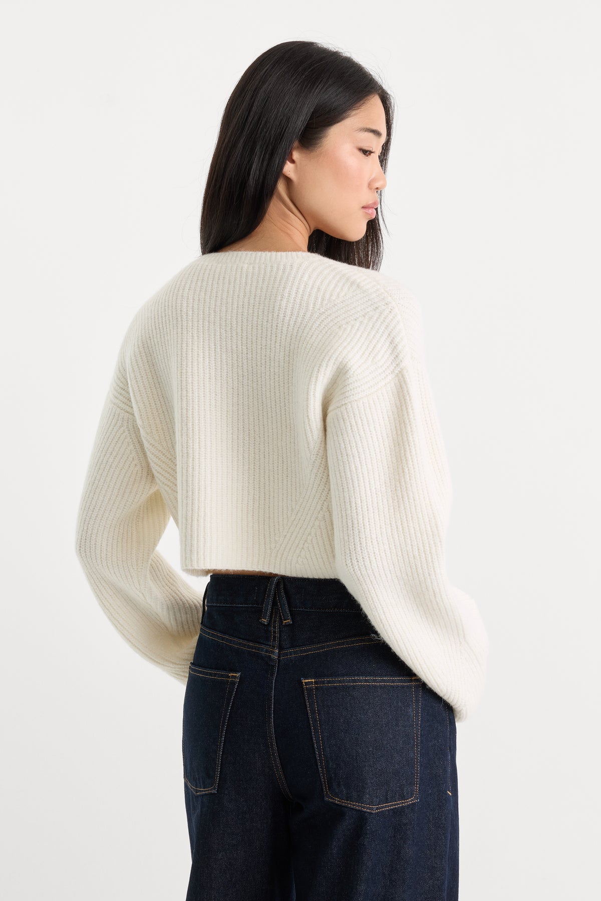 THE CHUNKY KNIT CARDIGAN | CHALK-6 | GOOD AMERICAN | MODEL