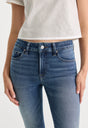 MID RISE CIGARETTE JEANS | NEWCREST-4 | GOOD AMERICAN | MODEL