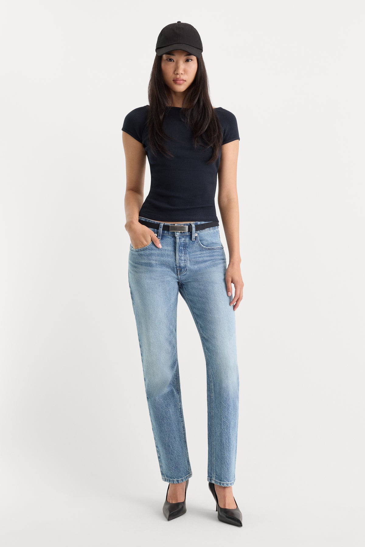 VINTAGE STRAIGHT ANKLE JEANS | CREEK-1 | GOOD AMERICAN | MODEL