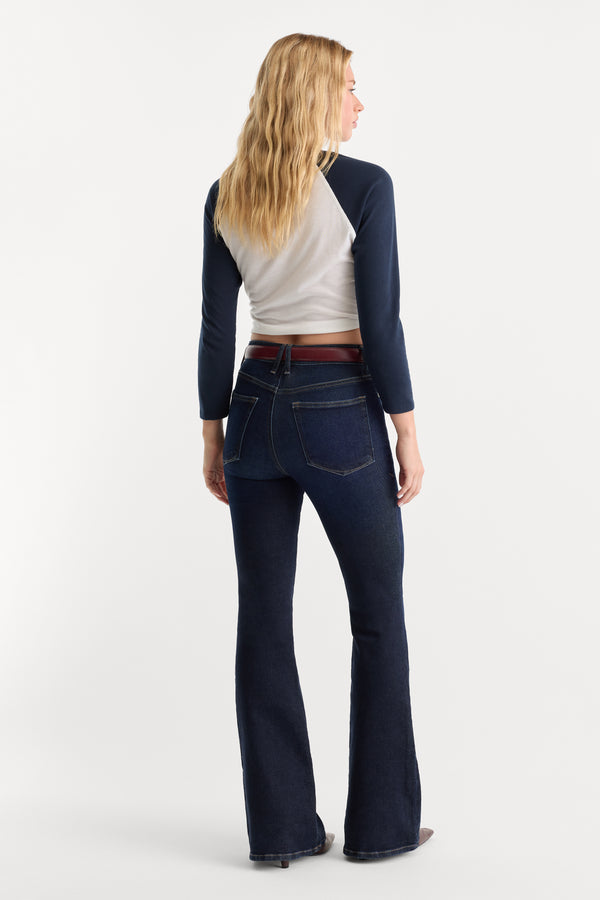 GOOD LEGS FLARE JEANS | INDIGO1308-7 | GOOD AMERICAN | MODEL