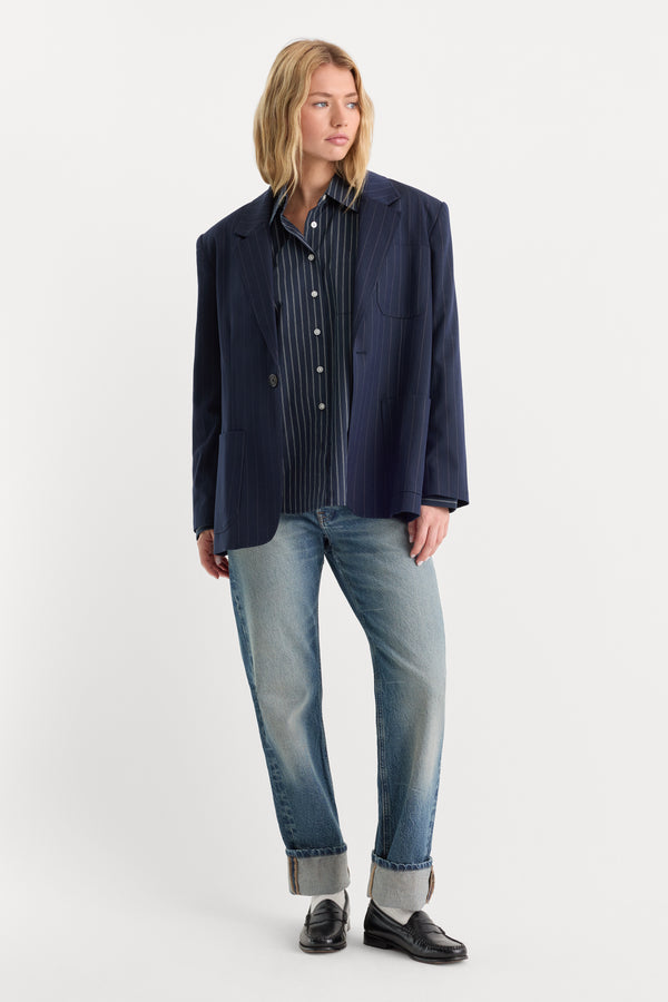 THE OVERSIZED BLAZER | NAVY PINSTRIPE-4 | GOOD AMERICAN | MODEL