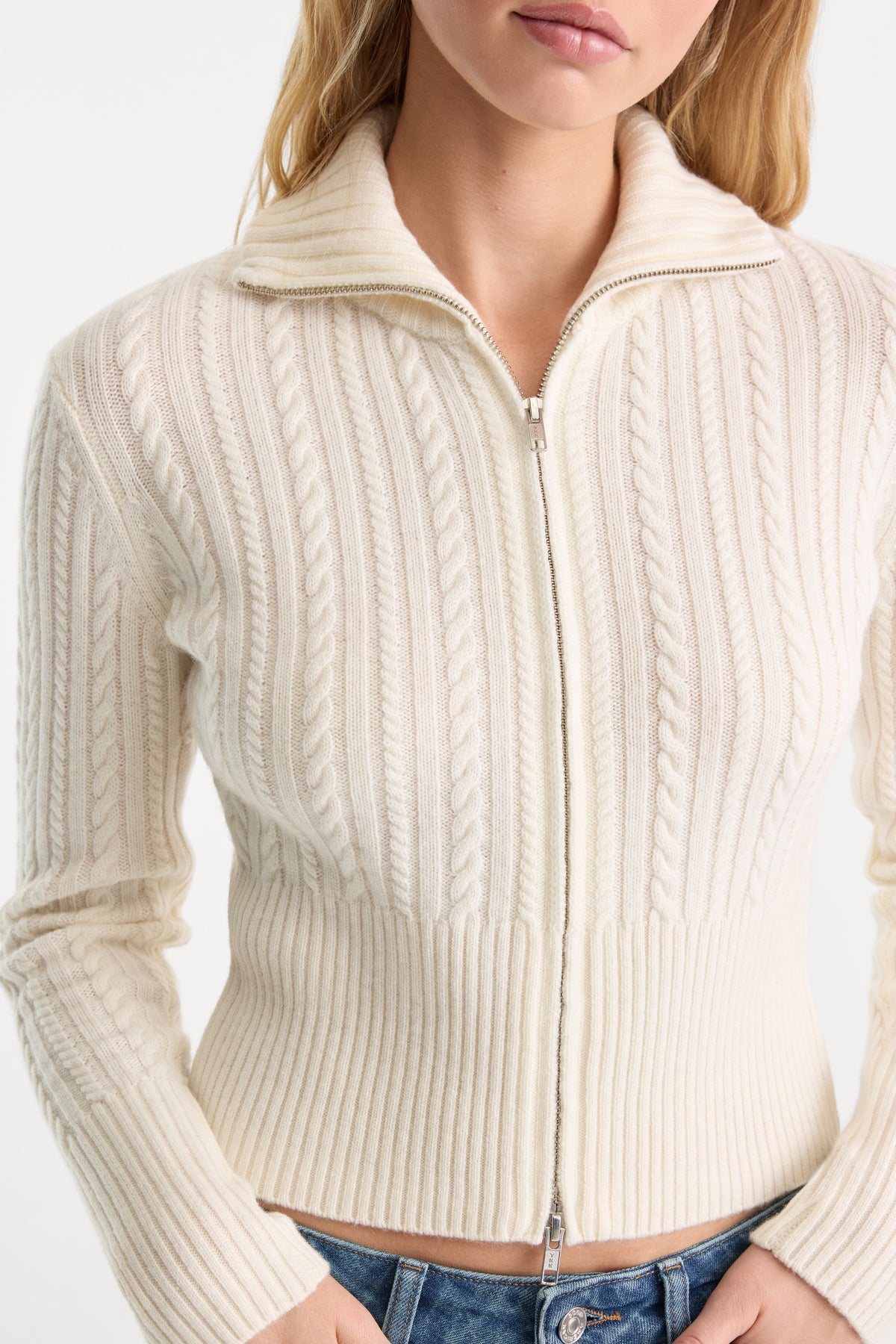 THE CABLE ZIP UP | CHALK-2 | GOOD AMERICAN | MODEL
