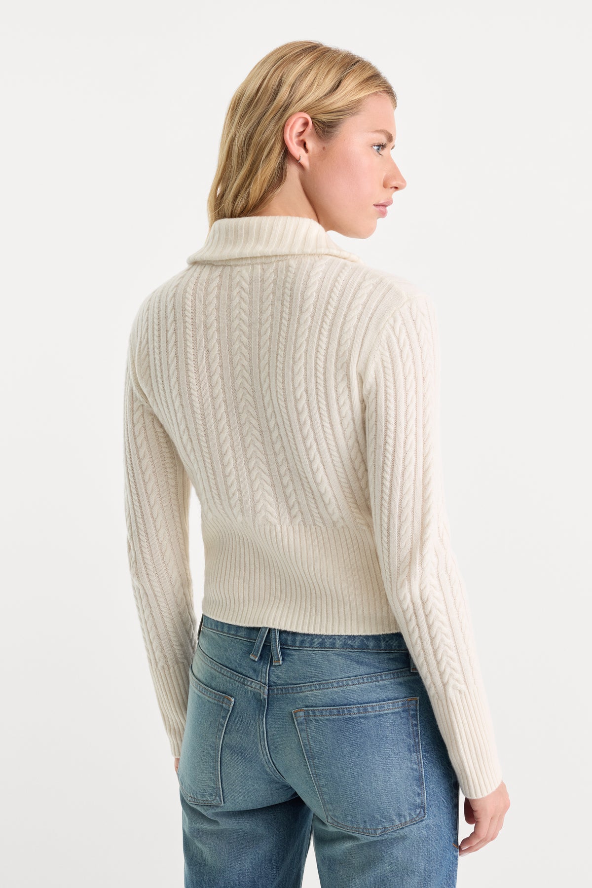 THE CABLE ZIP UP | CHALK-5 | GOOD AMERICAN | MODEL