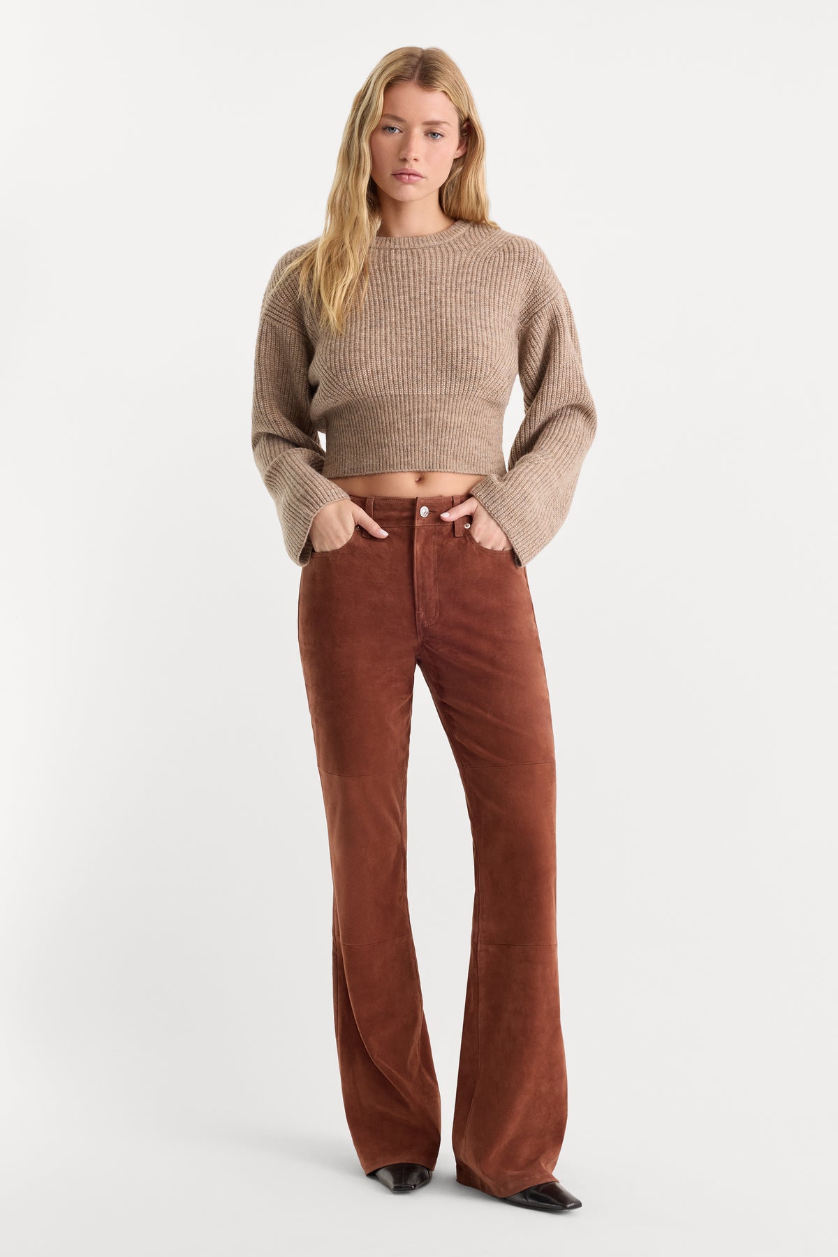 SUEDE GOOD LEGS FLARE PANT | CAFE CLAY-1 | GOOD AMERICAN | MODEL