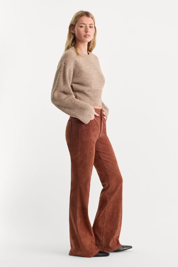 SUEDE GOOD LEGS FLARE PANT | CAFE CLAY-4 | GOOD AMERICAN | MODEL