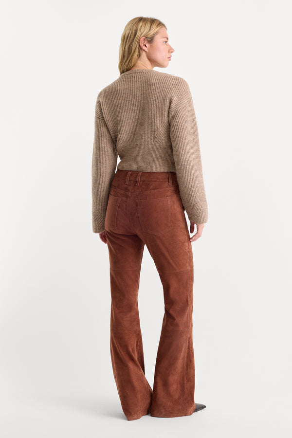 SUEDE GOOD LEGS FLARE PANT | CAFE CLAY-6 | GOOD AMERICAN | MODEL