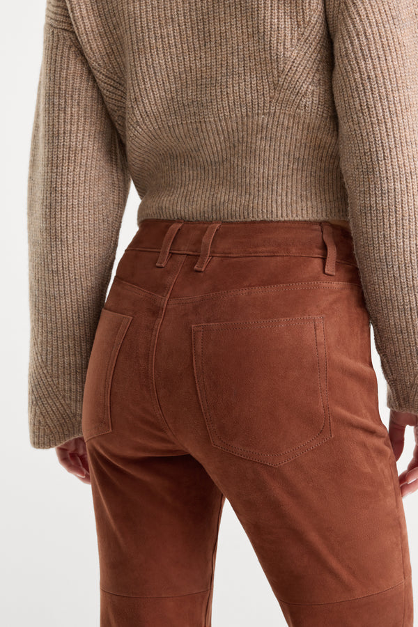 SUEDE GOOD LEGS FLARE PANT | CAFE CLAY-5 | GOOD AMERICAN | MODEL