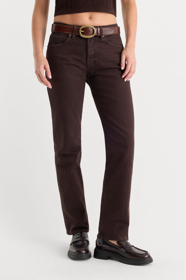 VINTAGE STRAIGHT JEANS | ESPRESSO-2 | GOOD AMERICAN | MODEL
